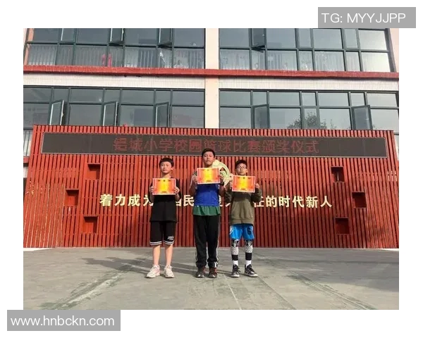 铝城小学足球明星崭露头角展现青春活力与团队精神